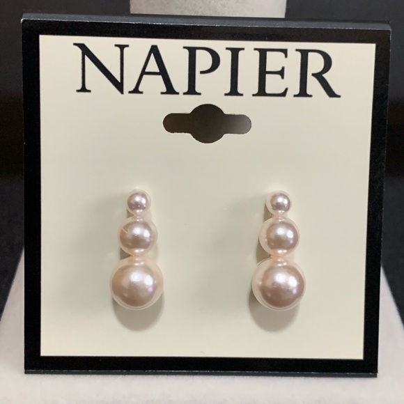 NWT Napier silver tone faux pearl earrings - Picture 1 of 2